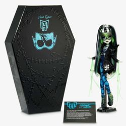 Monster High Haunt Couture Midnight Runway Frankie Stein Doll