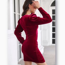Longsleeve velvet dress.