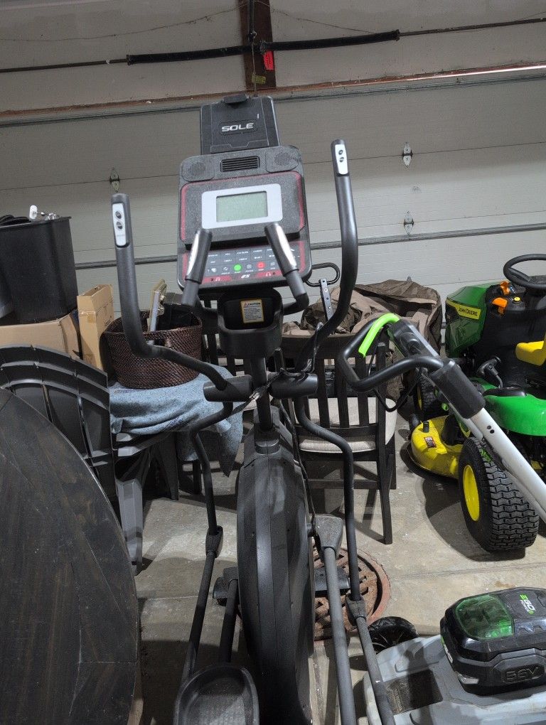 Sole Elliptical E25