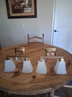 2 light fixtures