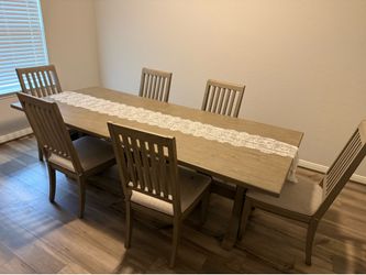 Dining room table