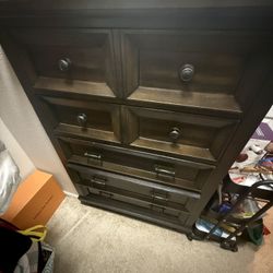 Hardwood Bedroom Set 250$