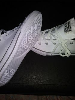 Women's Converse Leather sz 7