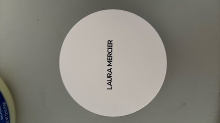 Laura Mercier Compact Powder (NEW)