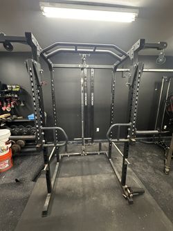 Rep Power Rack With Lat Pulldown