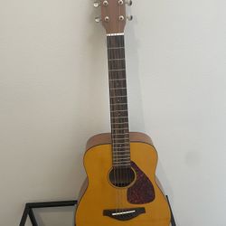 Yamaha FG- Junior JR1 3/4-Size Dreadnought Natural Acoustic Guitar