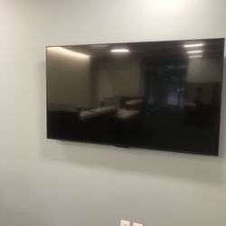 70" Sharp Aquos Tv