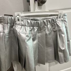 Woman’s Pleated Skirt 