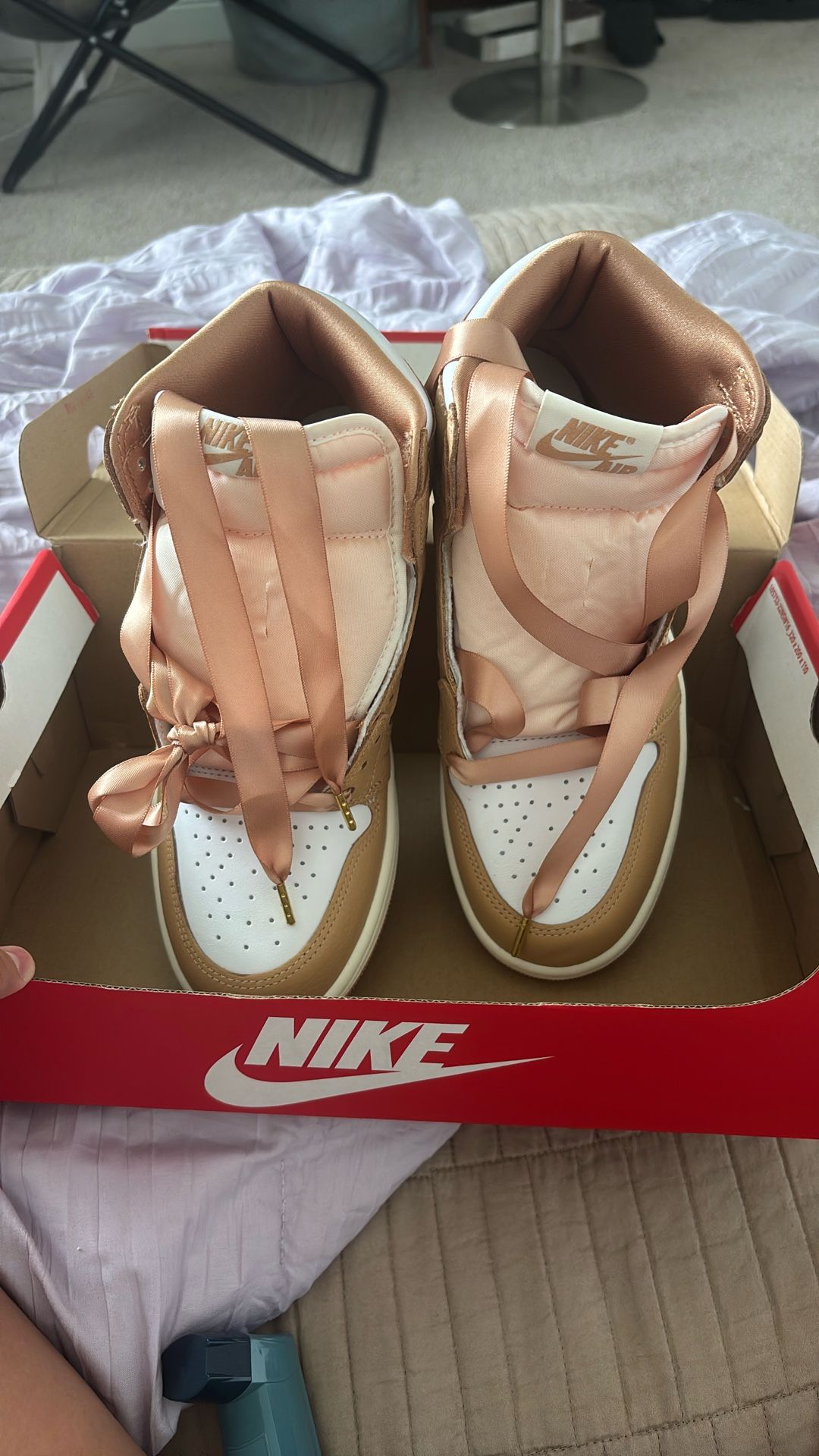 Jordan Women’s Air 1 Retro High Praline/White-sail Size 7