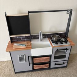 KidKraft Wooden Farm to Table Play Kitchen with EZ Kraft Assembly™, Lights & Sounds, Ice Maker