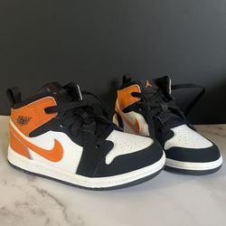 Size 9c Toddler Jordan 1 shoes