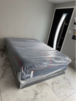 QUEEN SIZE BED (mattress & Boxspring) I CAN DELIVER