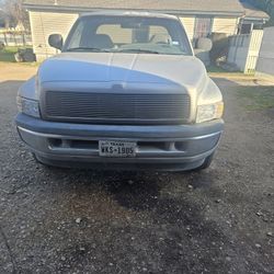 2000 Ram V8. Ready To Go.  Automatic. Ac. And Heat.  