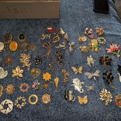 Vintage  Brooches ((SOLD AS A BUNDLE))