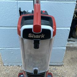 Shark ZU60 Vacuum Cleaner WORKS GREAT