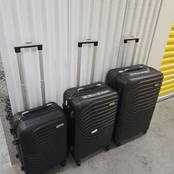 Dejuno hardside 3 piece spinner luggage set. Make offer. 