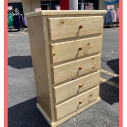 Dresser/ Five drawers dresser
