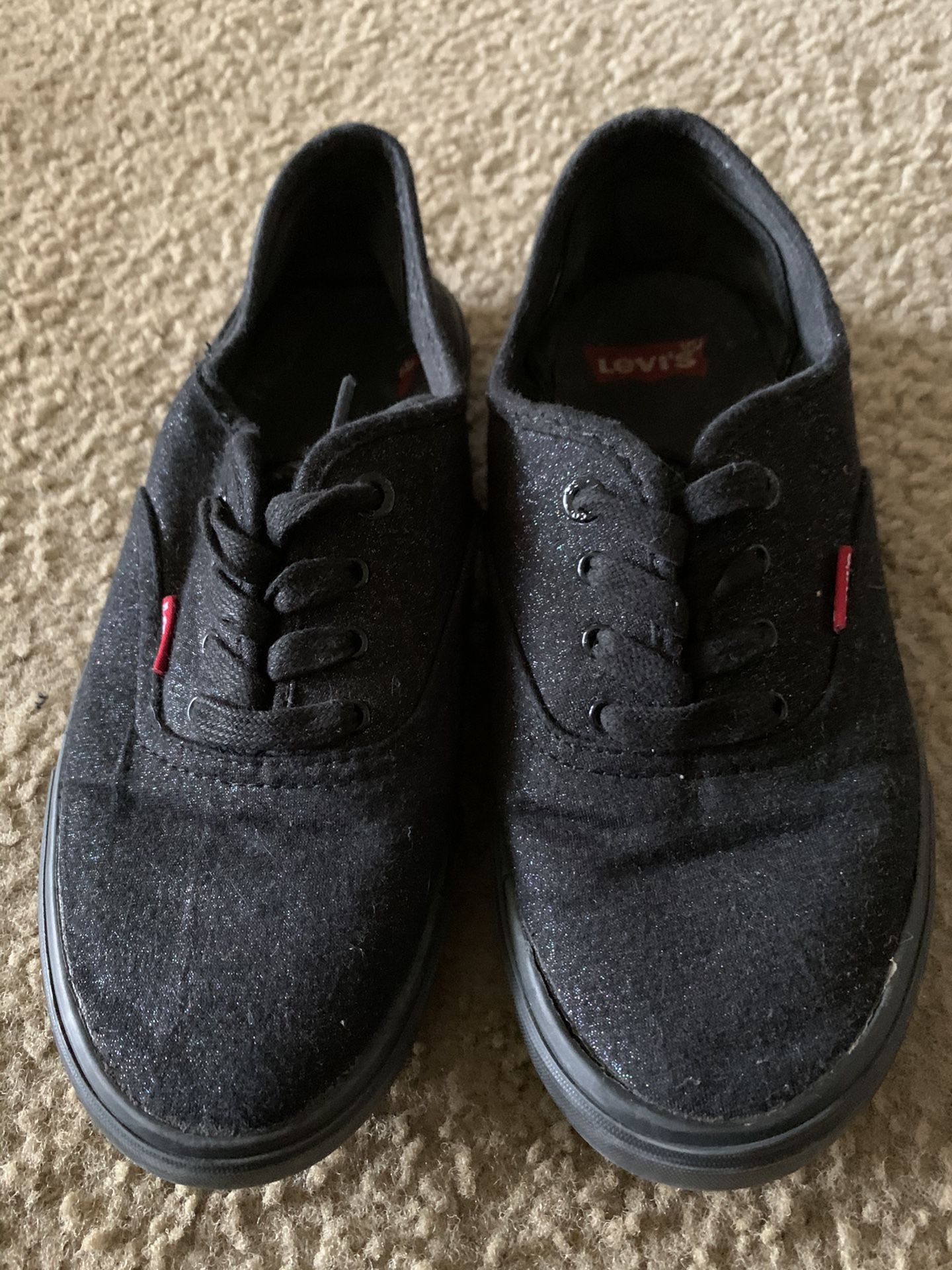 Levi sneakers 7.5