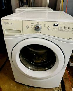 Whirlpool Duet Front Load Washer / Like New
