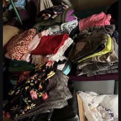 🎄MUCHA ROPA,Zapatos, Cristalería ,vasos Para Navidad, Adornos Y Más  $2 And Up 🎈