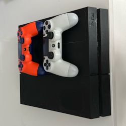 PS4 With 2 Controllers