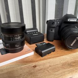 Canon 7D DSLR Camera Package