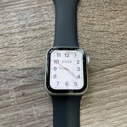 Apple watch Series 5 - 41mm Broken Top Of Screen