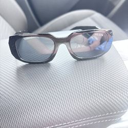 these are prada sunglasses mondel is pr 17ws 