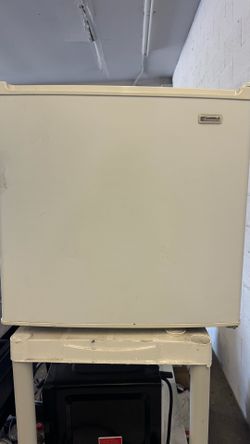 Kenmore 1.7 cu mini fridge