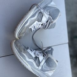 Nike Kyrie 7 size 11 basketball shoes 