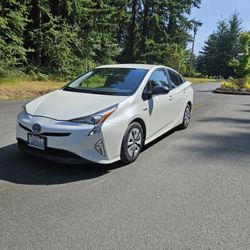 2016 Toyota PriusThree Hatchback