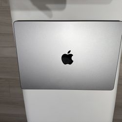 MacBook Pro M3 (16 GB Ram) 512 SSD