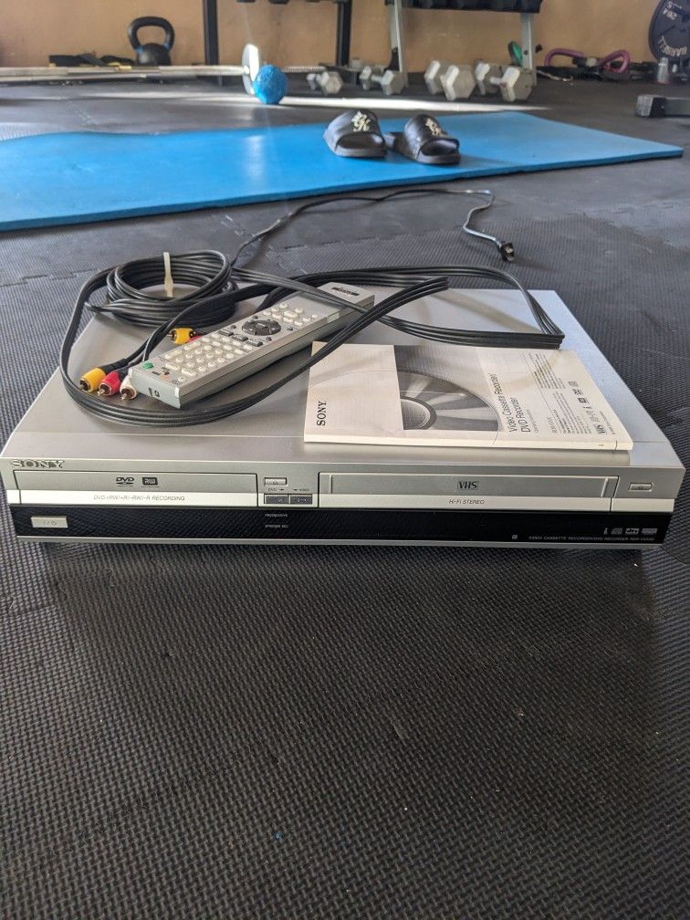 Sony RDR-VX530 DVD/VHS Recorder Combo w/ Remote, Cables & Manual