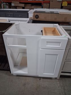Hidden corner Shaker cabinet