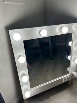 Vanity w Mirror