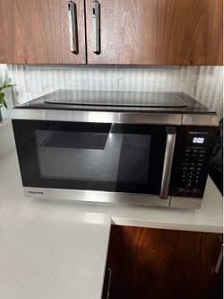 Toshiba Microwave BRAND NEW Never Used 2.2 cu. ft. 24.4 Inverter Microwave Oven (Stainless Steel)
