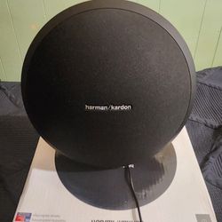 $150  (Like New)(Still Smells Like New) Harmon Kardon Rechargeable Bluetooth Speaker 