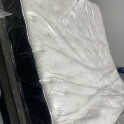 Sterns & Fosters Estate King Mattress 