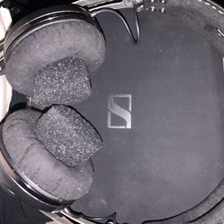 Sennheiser Momentum2 Headphones   brand new two pair available black or green leather