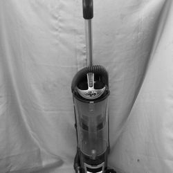  Shark Navigator DLX Vacuum Cleaner model NV71 31 Silver Color (Works Well)