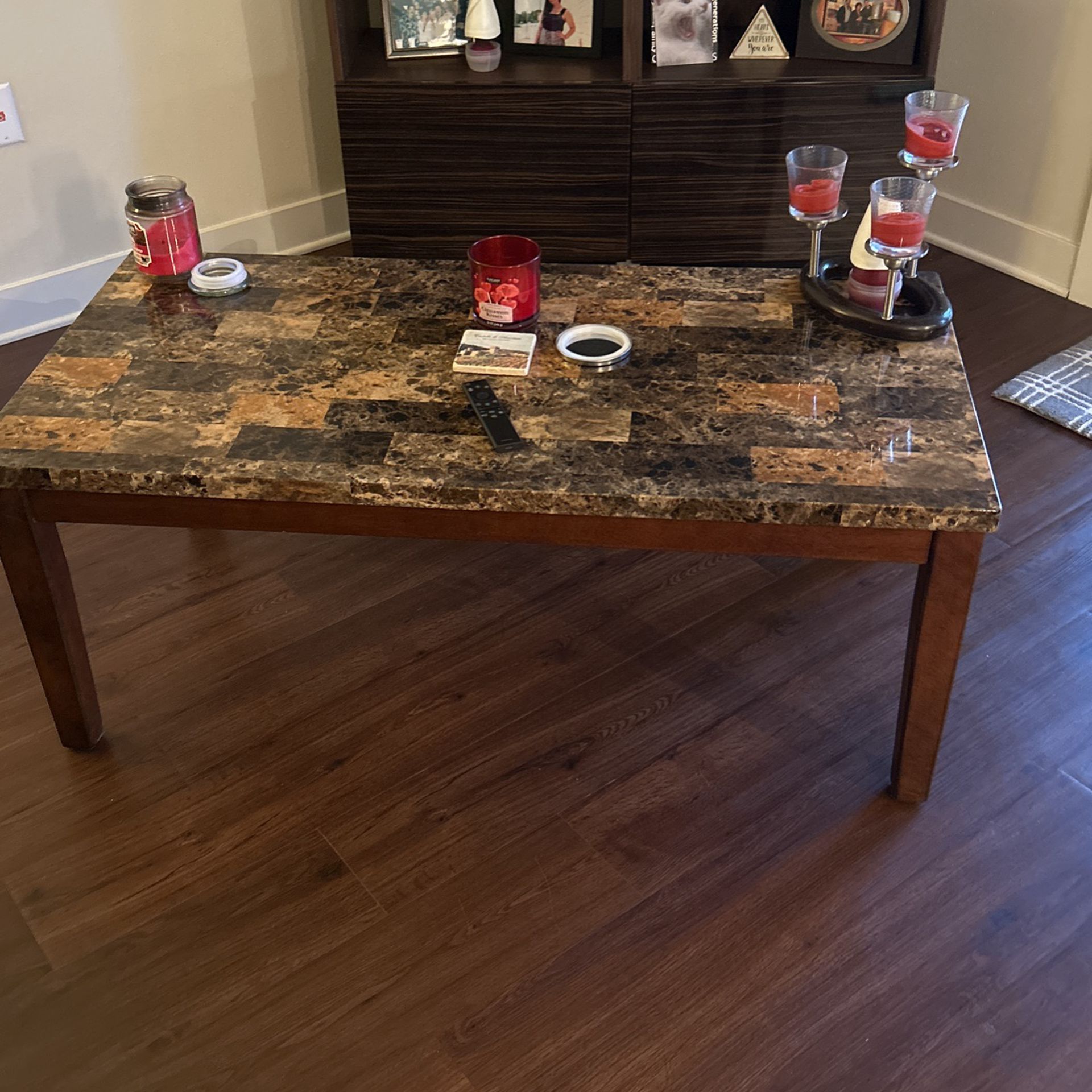 Coffee Table And 2 -End Table With Lamp