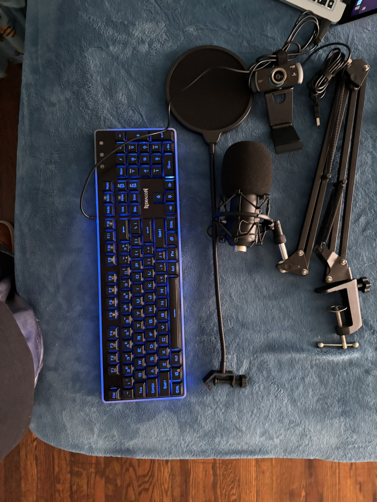 keyboard+ webcam + mic