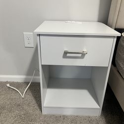 2 Set Night Stands 