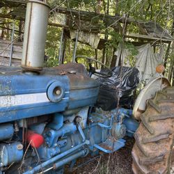 Tractor W/ 7 Emplacements 