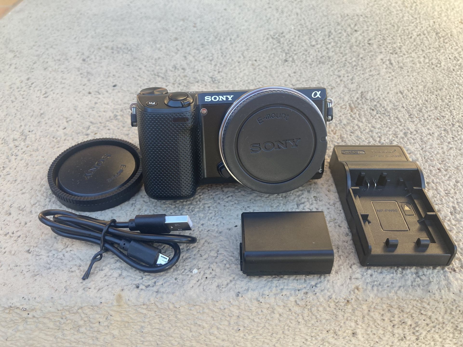 SONY Alpha NEX-5T Camera - BODY ONLY, NO LENS !!!