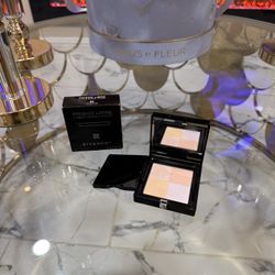 Givenchy  Prisme Libre Blurring & Color-Correcting Matte Pressed Powder🤍
