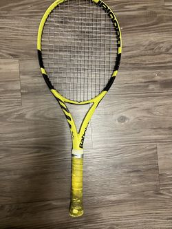 yellow Babolat tennis racket pure aero lite