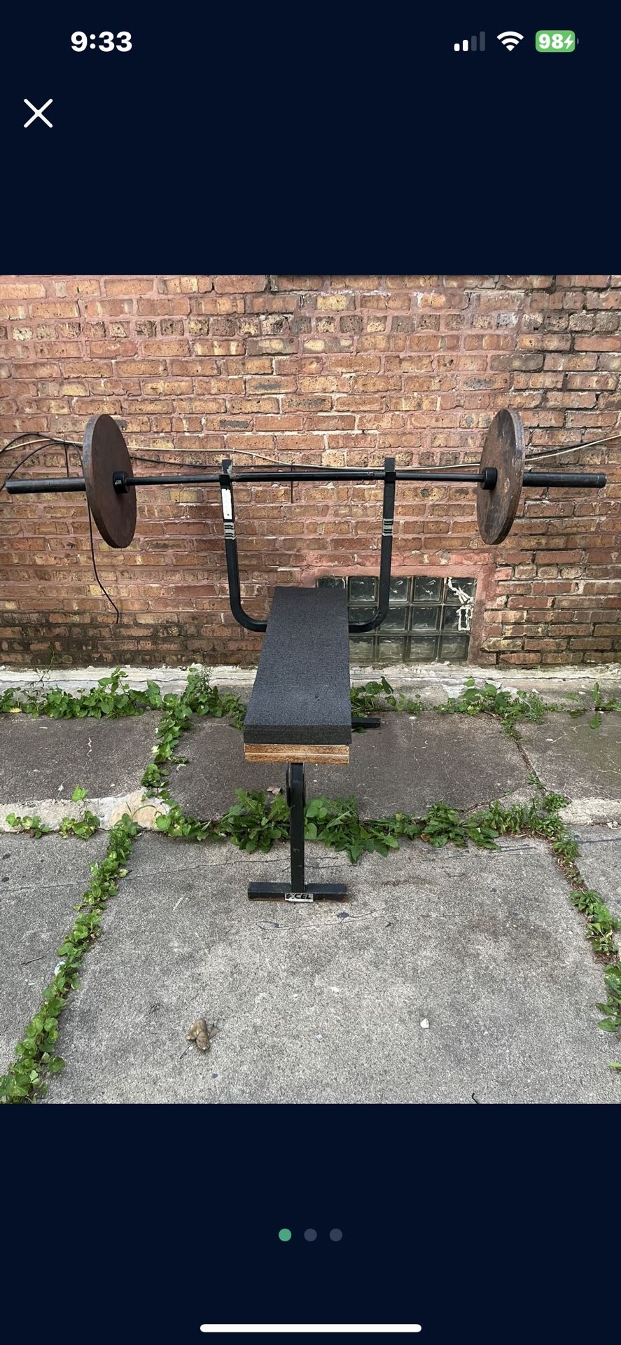 Weight Bench w/ 45 lb Weight Plates 