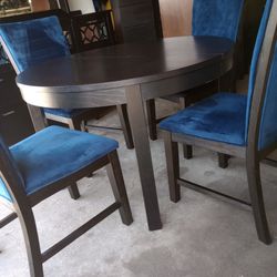 Extendable IKEA Dining Table With Four Chairs 320 Obo