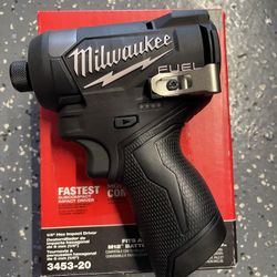 Milwaukee Fuel Black M12 1/4” Hex Driver 